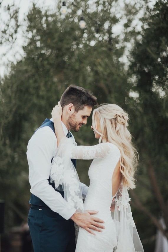 Tropical earth tone Palm Springs wedding at Colony 29