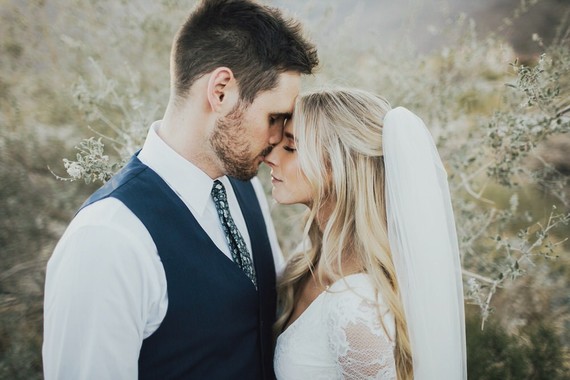 Tropical earth tone Palm Springs wedding at Colony 29