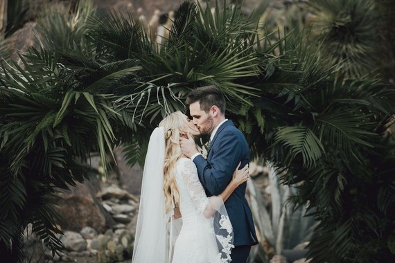 Tropical earth tone Palm Springs wedding at Colony 29