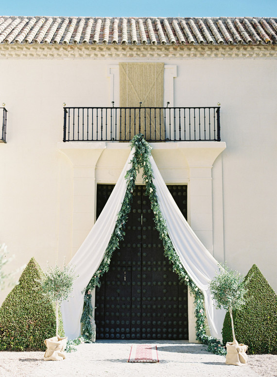 Romantic summer destination wedding in the Spanish countryside