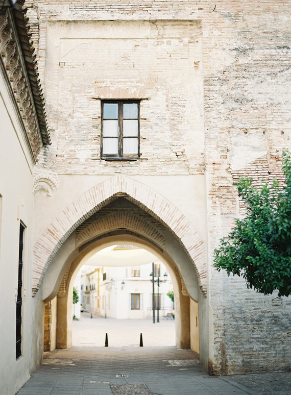Romantic summer destination wedding in the Spanish countryside