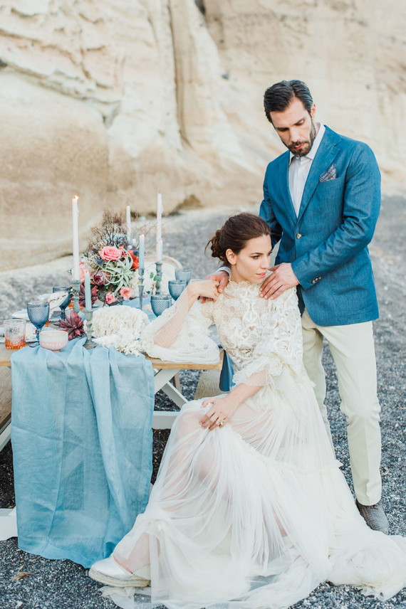Vibrant beachy wedding editorial in Santorini