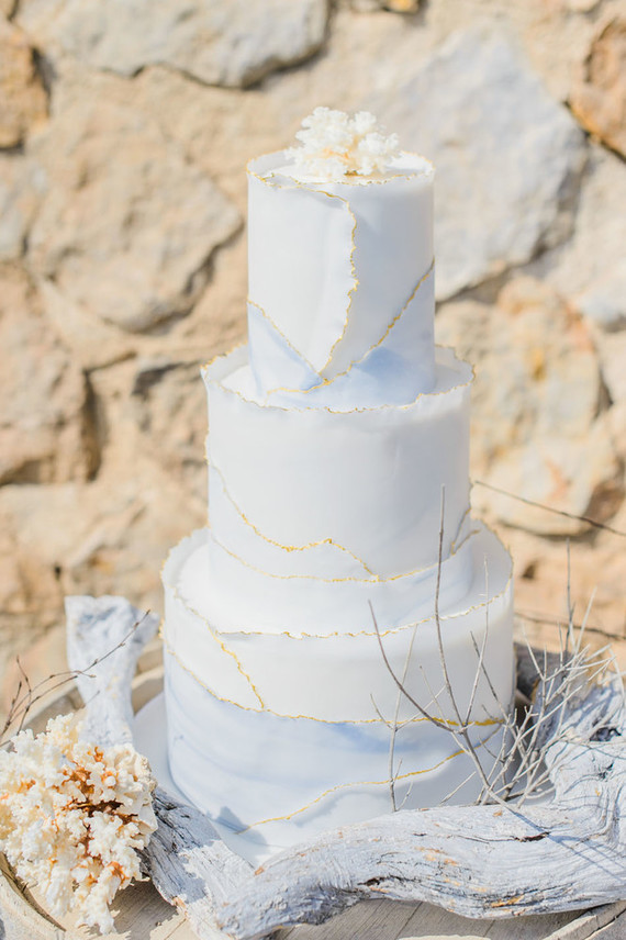 Vibrant beachy wedding editorial in Santorini