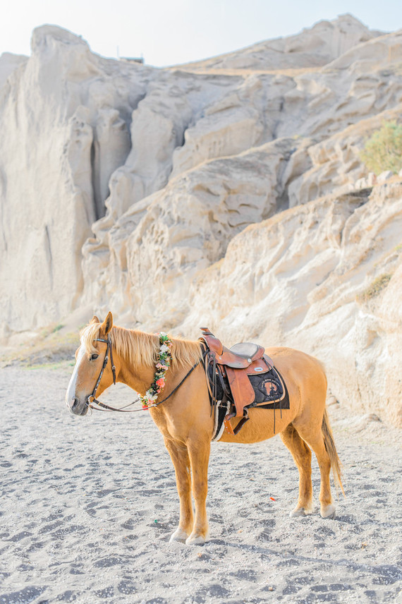 Vibrant beachy wedding editorial in Santorini