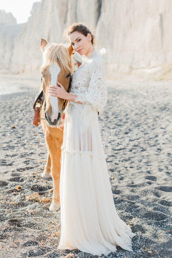 Vibrant beachy wedding editorial in Santorini