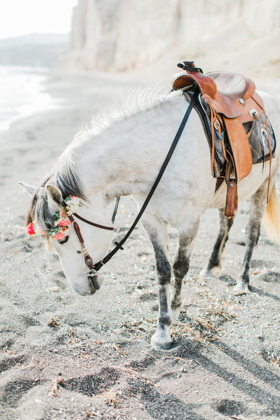 Vibrant beachy wedding editorial in Santorini