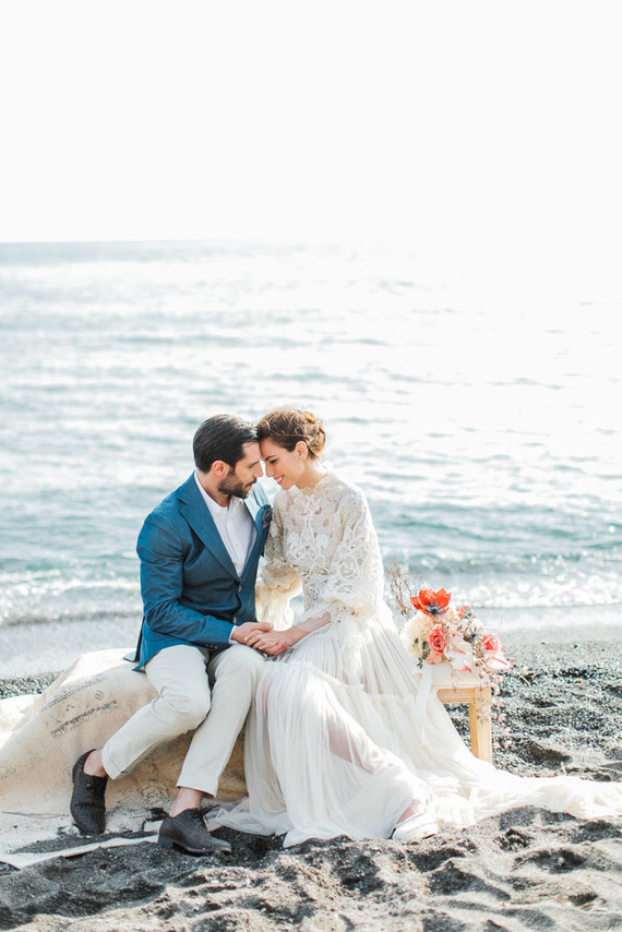 Vibrant beachy wedding editorial in Santorini