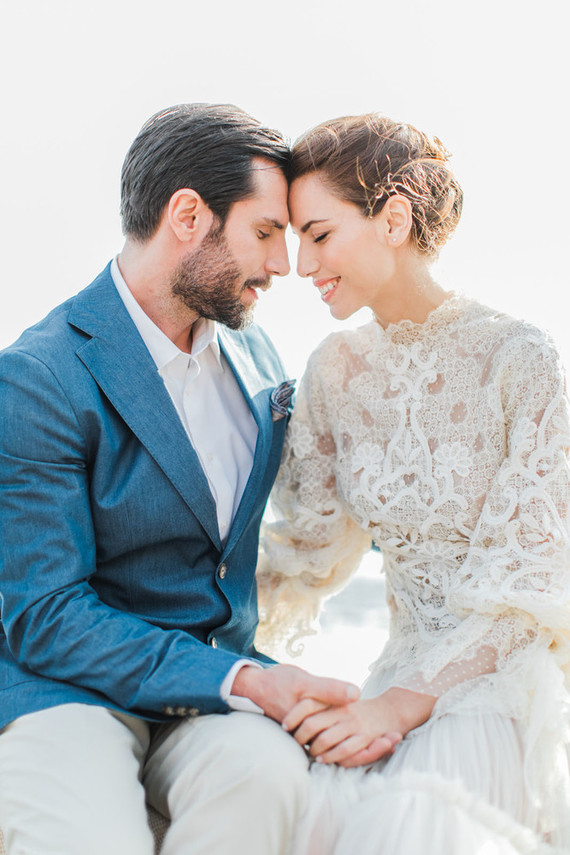 Vibrant beachy wedding editorial in Santorini