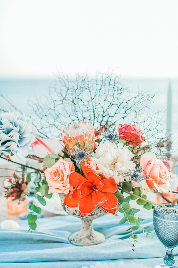 Vibrant beachy wedding editorial in Santorini