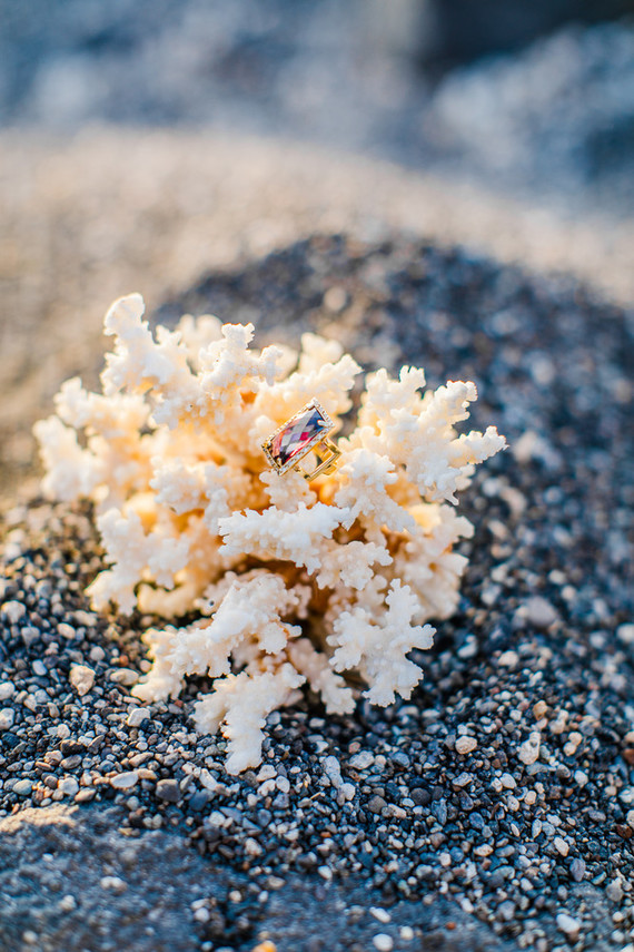Vibrant beachy wedding editorial in Santorini