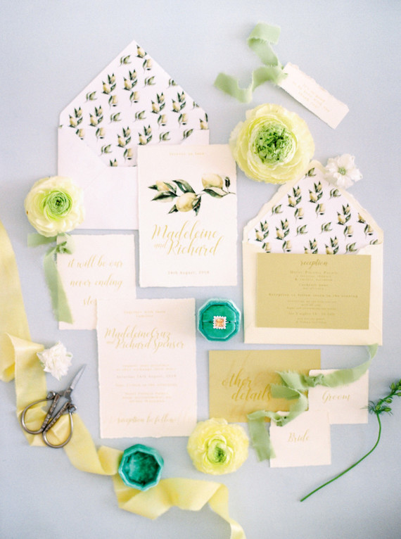Modern summer wedding inspiration in yellow tones