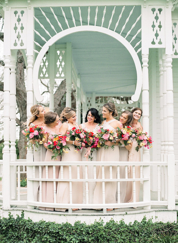 Colorful spring Texas wedding with Mexican details