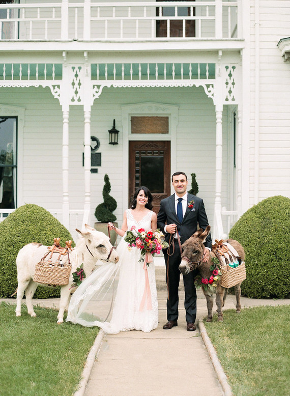 Colorful spring Texas wedding with Mexican details