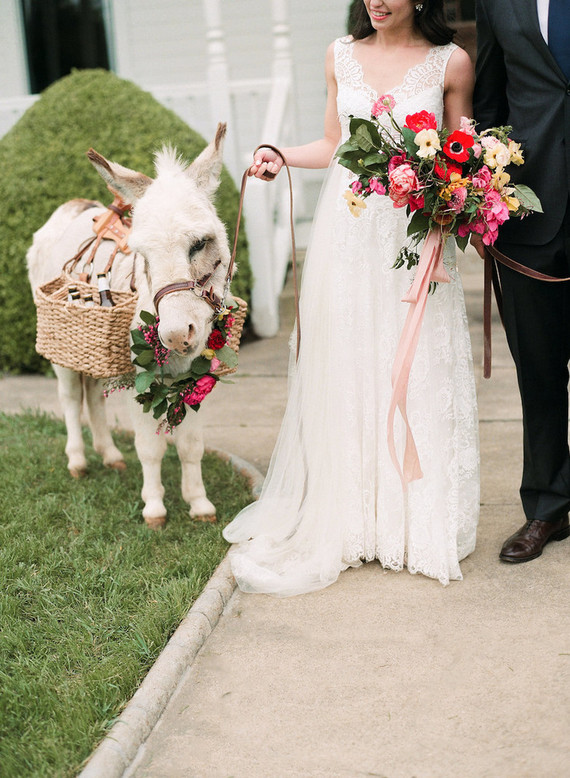 Colorful spring Texas wedding with Mexican details