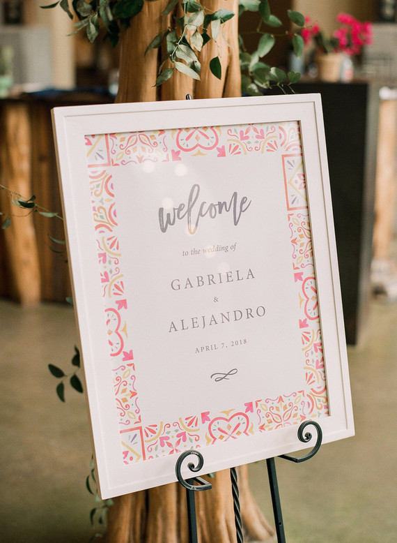 Colorful spring Texas wedding with Mexican details