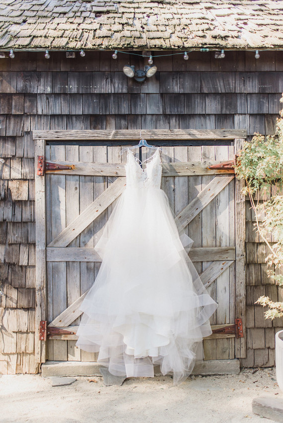 Rustic modern Jewish wedding at Terrain