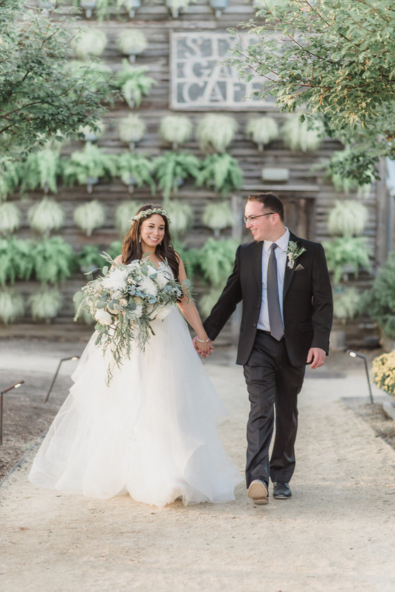 Rustic modern Jewish wedding at Terrain