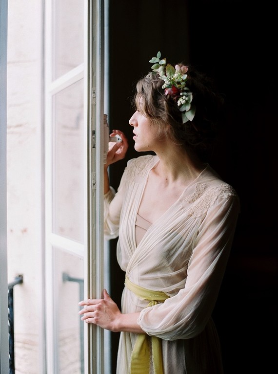 Moody romantic burgundy wedding ideas in France