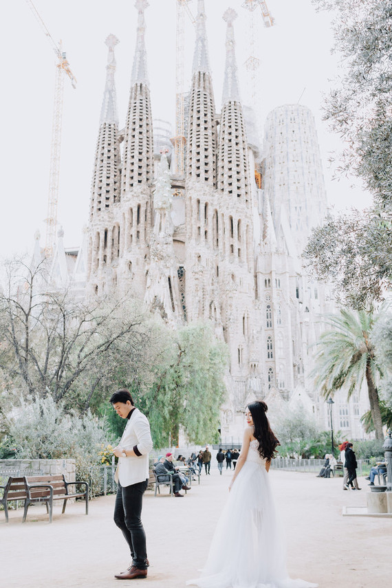 Travelogue engagement photos in the great cities of Europe