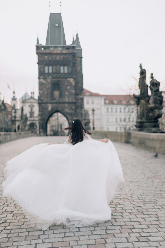 Travelogue engagement photos in the great cities of Europe