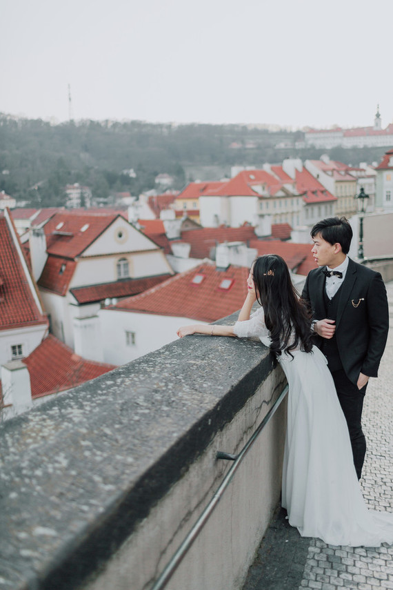 Travelogue engagement photos in the great cities of Europe