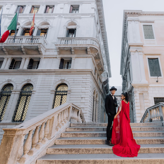 Travelogue engagement photos in the great cities of Europe