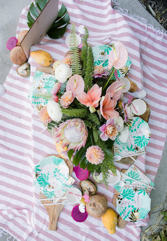 Modern Moana pool party from Beijos Events