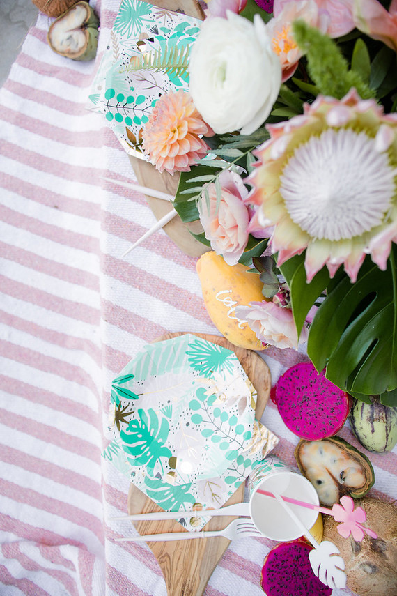 Modern Moana pool party from Beijos Events