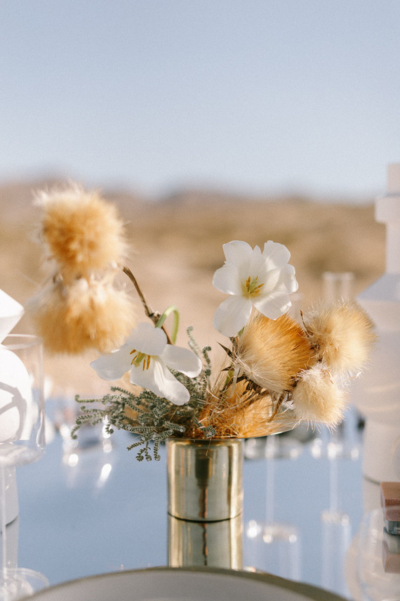Modern minimalist earth tone wedding in the desert