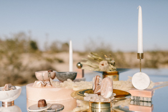 Modern minimalist earth tone wedding in the desert