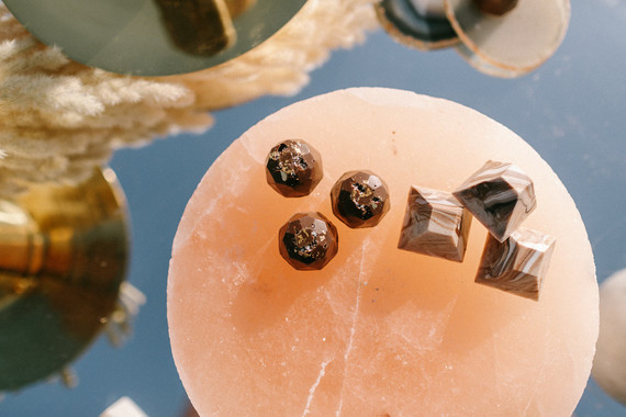 Modern minimalist earth tone wedding in the desert