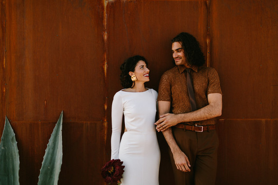 Modern minimalist earth tone wedding in the desert