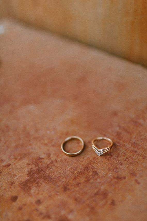 Modern minimalist earth tone wedding in the desert