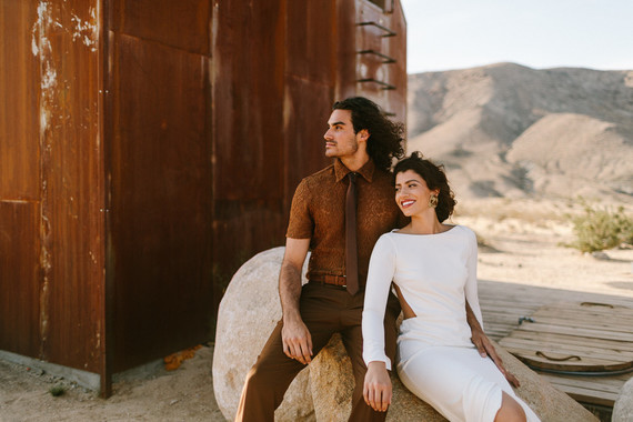 Modern minimalist earth tone wedding in the desert