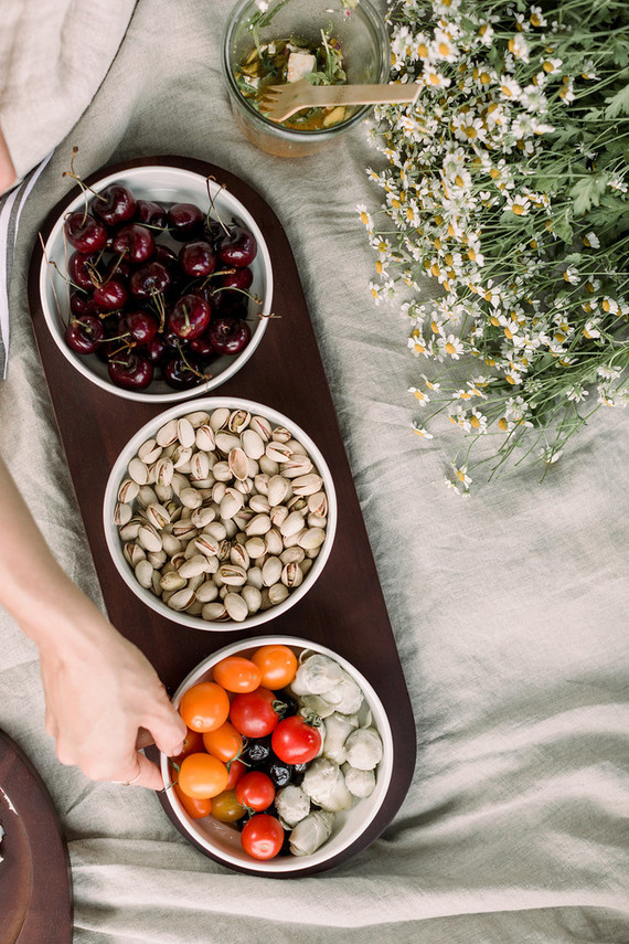 The perfect easy summer picnic with Crate and Barrel + 100 Layer Cake Inspiration
