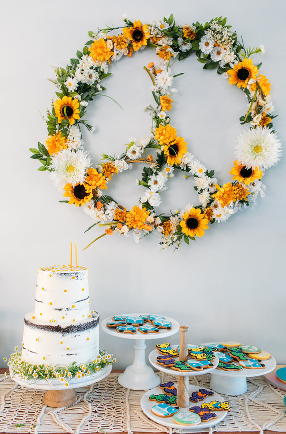 dit faux flower peace sign Inspiration