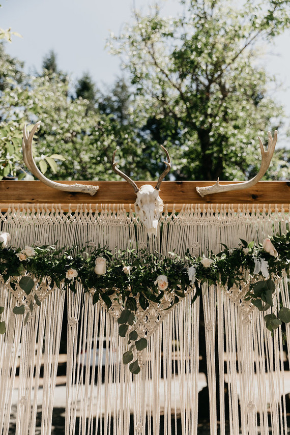 A stylish, thoughtful backyard wedding for $10K on 100 Layer Cake Inspiration