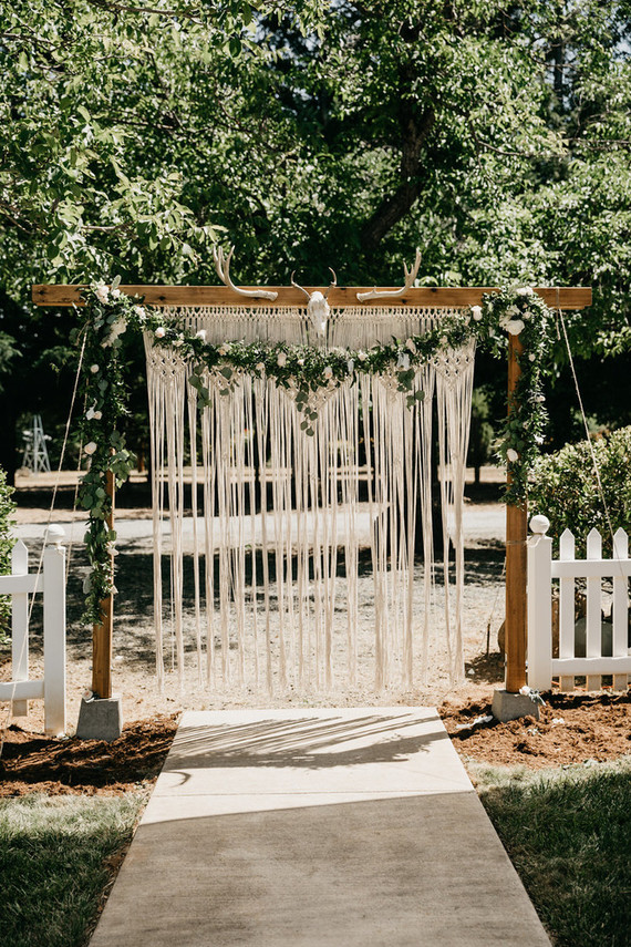 A stylish, thoughtful backyard wedding for $10K on 100 Layer Cake Inspiration