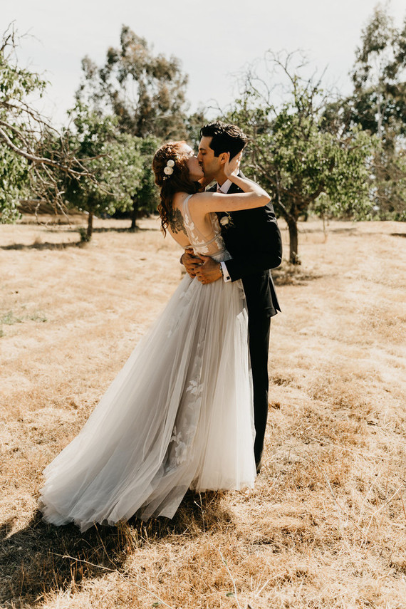 A stylish, thoughtful backyard wedding for $10K on 100 Layer Cake Inspiration