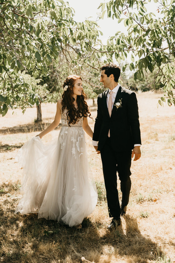 A stylish, thoughtful backyard wedding for $10K on 100 Layer Cake Inspiration