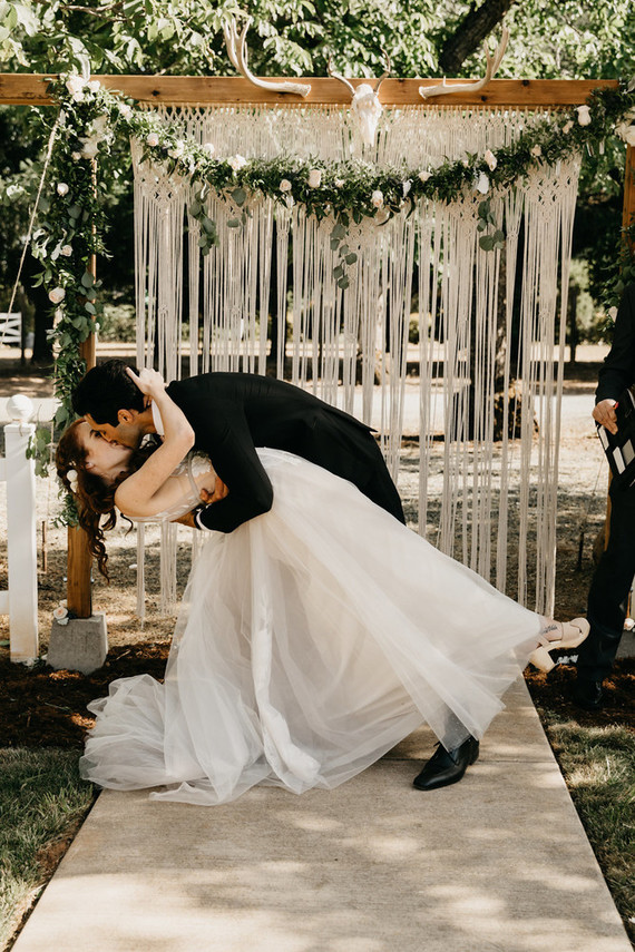 A stylish, thoughtful backyard wedding for $10K on 100 Layer Cake Inspiration
