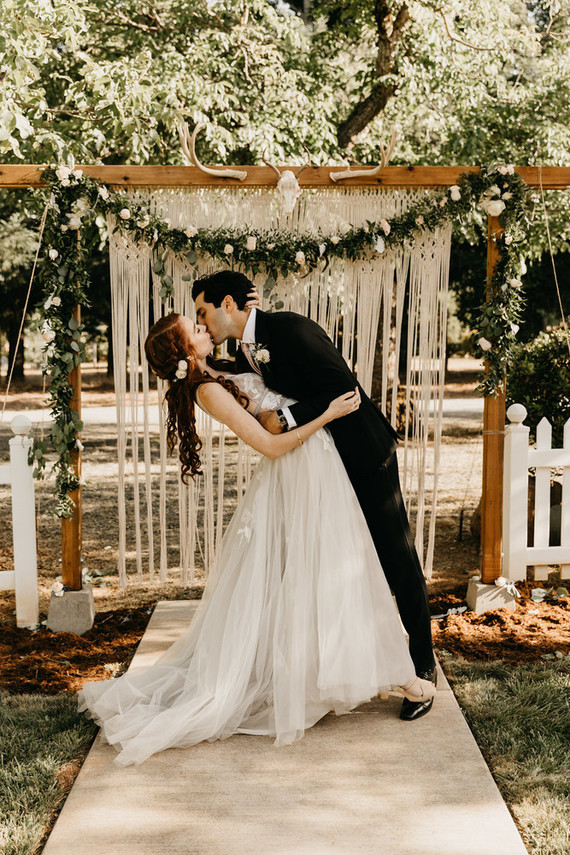 A stylish, thoughtful backyard wedding for $10K on 100 Layer Cake Inspiration