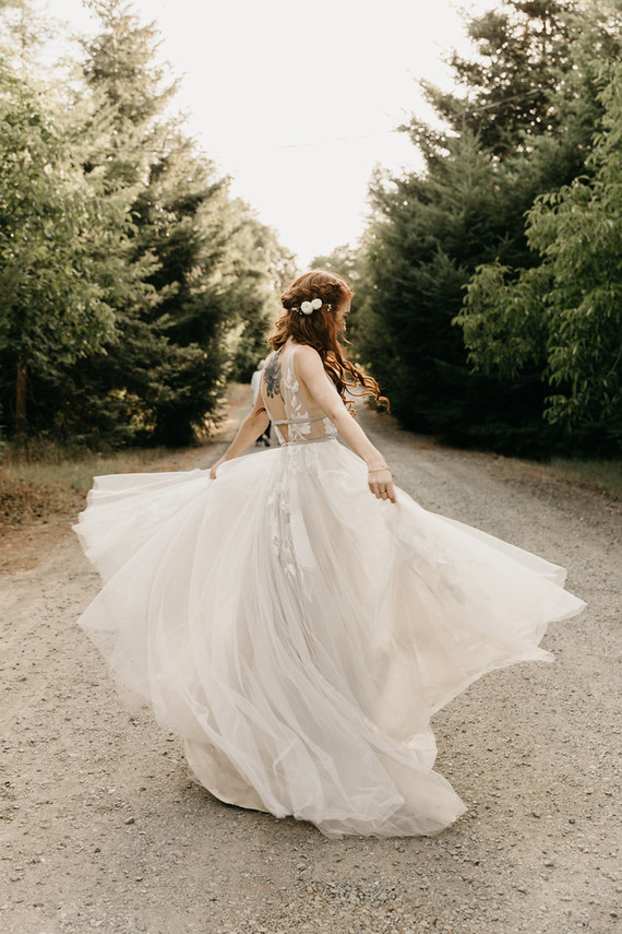 A stylish, thoughtful backyard wedding for $10K on 100 Layer Cake Inspiration