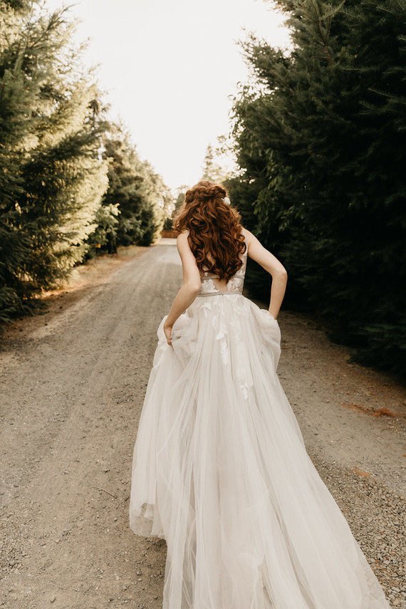 A stylish, thoughtful backyard wedding for $10K on 100 Layer Cake Inspiration