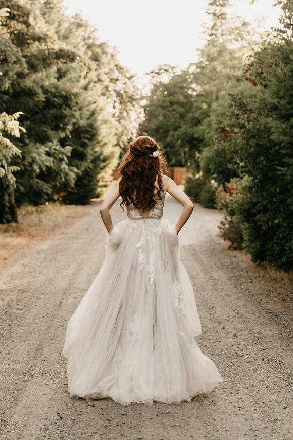 A stylish, thoughtful backyard wedding for $10K on 100 Layer Cake Inspiration