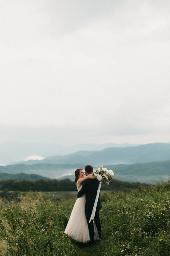 How to plan the perfect low-key elopement + a beautiful one at Max Patch in North Carolina