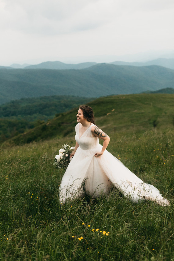 How to plan the perfect low-key elopement + a beautiful one at Max Patch in North Carolina