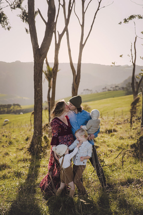 Family maternity photos at Jonkers Farm in Auckland, NZ