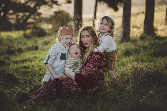 Family maternity photos at Jonkers Farm in Auckland, NZ