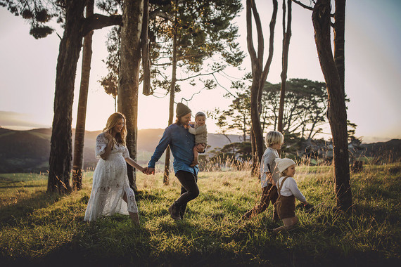 Family maternity photos at Jonkers Farm in Auckland, NZ